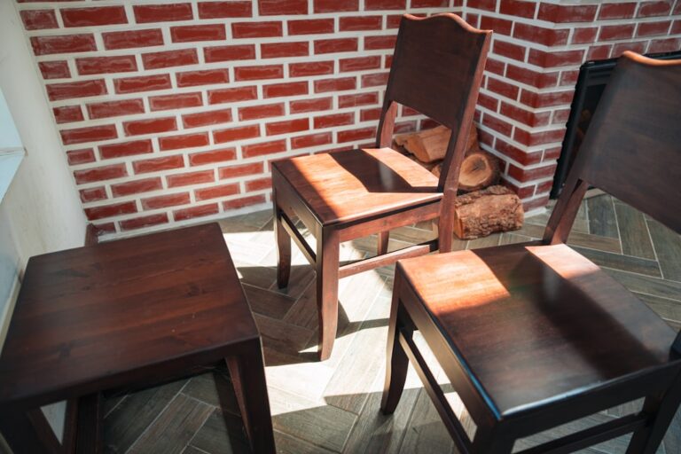 Mesas de Jantar com 6 Cadeiras de Madeira Maciça