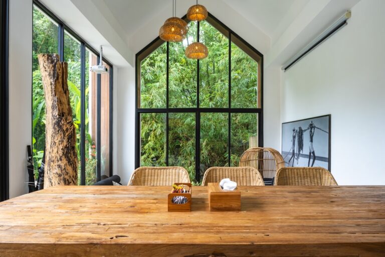 Por que escolher mesas de centro de madeira de demolição?