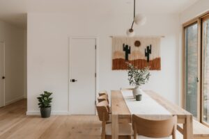 Sala De Jantar Moderna Com Decoracao De Parede Com Tema Desertico 98h8i2twi2U