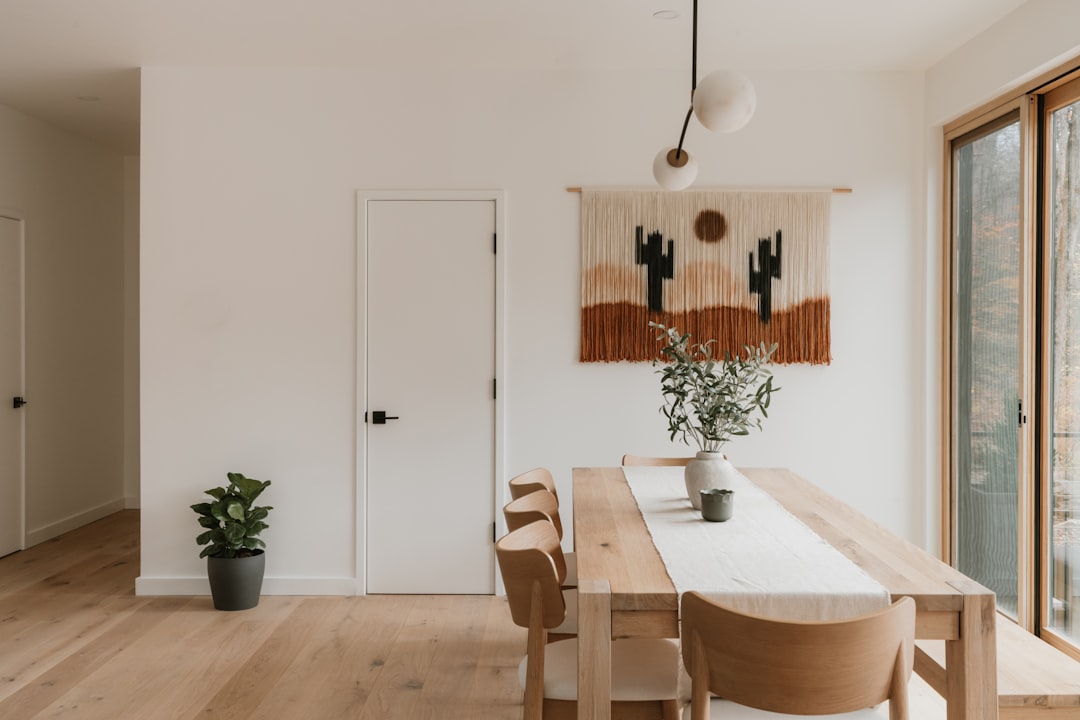 Sala De Jantar Moderna Com Decoracao De Parede Com Tema Desertico 98h8i2twi2U