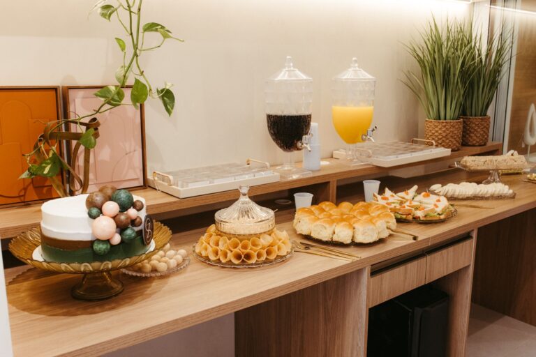 Aparador ou buffet: qual a diferença e quando usar cada um?