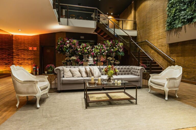 Como misturar decoração contemporânea com móveis antigos?
