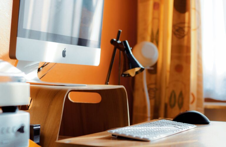 Como montar um home office com estilo retrô?