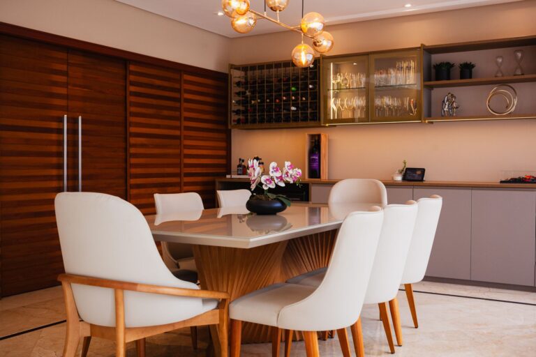 Como escolher cadeiras para a mesa de jantar?