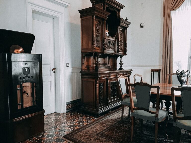 Qual a diferença entre móvel vintage, retrô e antiguidade?