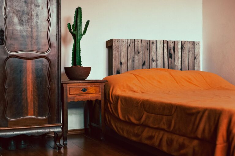 Como usar móveis antigos na decoração?