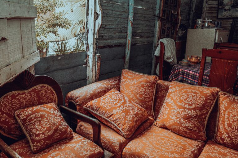 Como decorar a sala com móveis vintage?